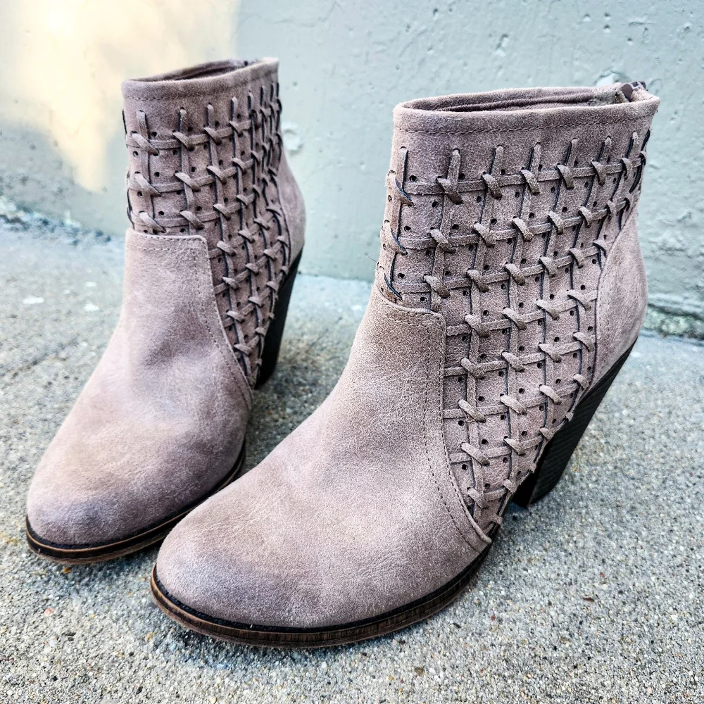 Fergalicious by Fergie Woven Ankle Boots Taupe Block Heel Western Boho Size 9